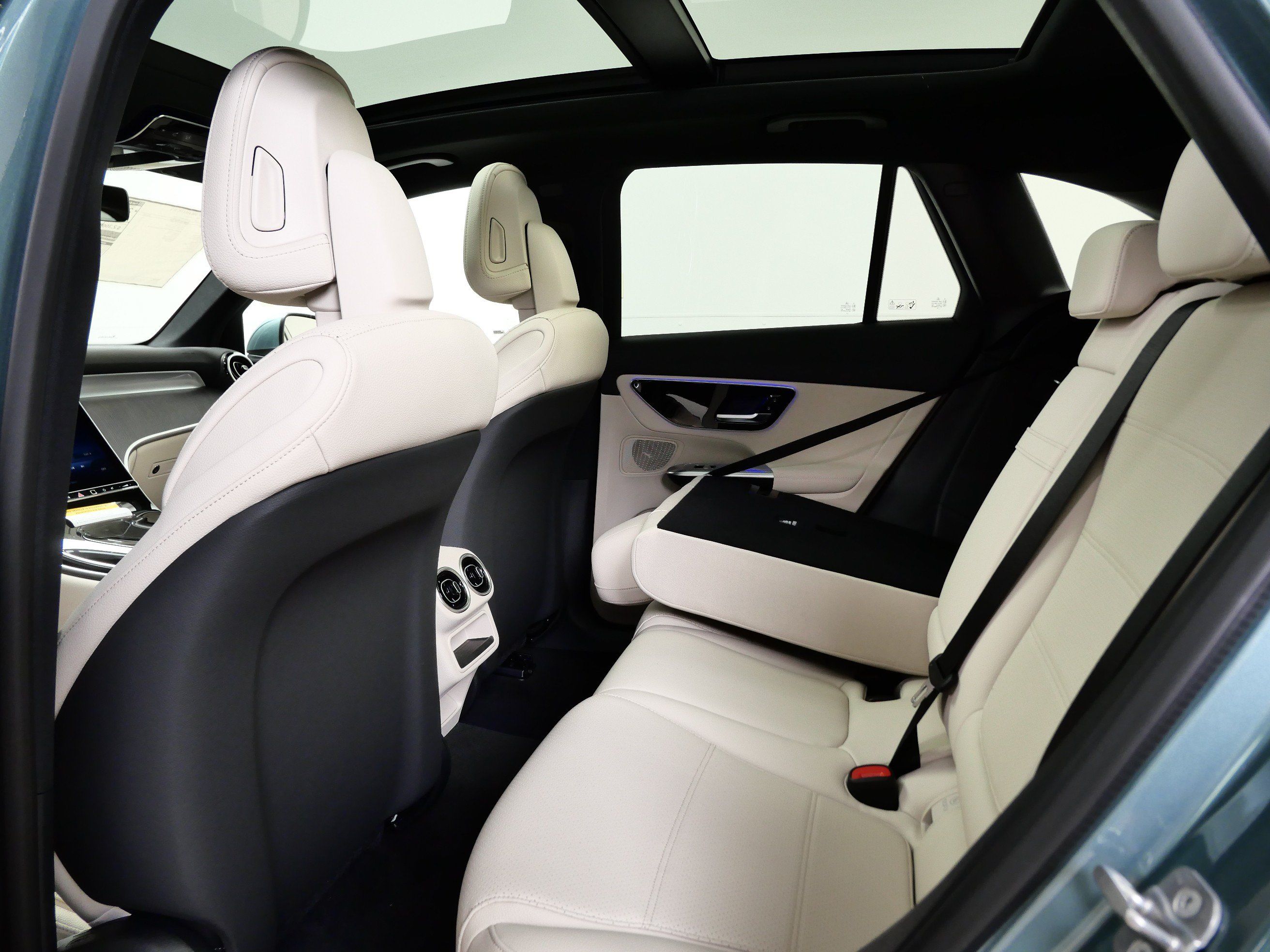 New 2027 Mercedes-Benz GLC 300 4MATIC image 9