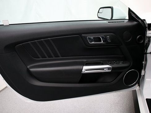 Used 2017 Ford Mustang Premium image 21