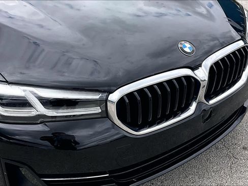 Used 2021 BMW 530e w/ Parking Assistance Package image 32