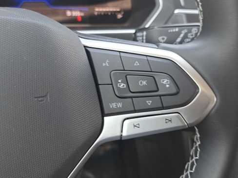 Used 2022 Volkswagen Tiguan SE FWD image 18
