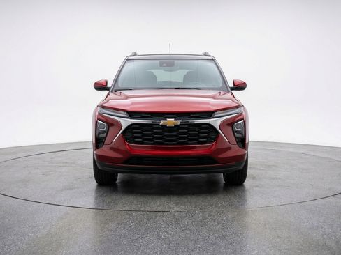 Used 2025 Chevrolet TrailBlazer LT image 2