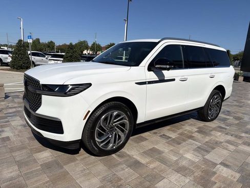 New 2026 Lincoln Navigator Reserve AWD/4WD image 5