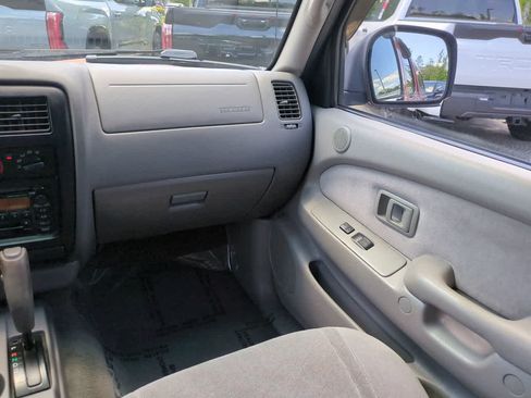 Used 2002 Toyota Tacoma PreRunner RWD image 16