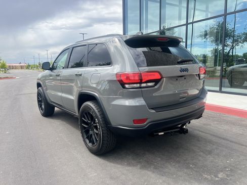 Used 2019 Jeep Grand Cherokee Laredo AWD/4WD image 14
