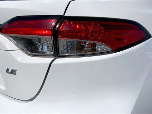 Used 2021 Toyota Corolla LE FWD image 30