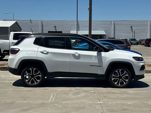 Used 2024 Jeep Compass Limited AWD/4WD image 9