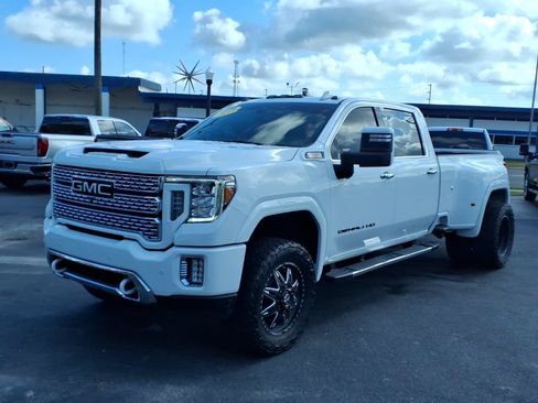 Used 2022 GMC Sierra 3500 Denali w/ Denali Ultimate Package AWD/4WD image 1