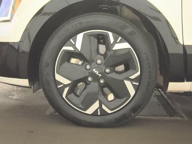 Used 2024 Kia Niro Wind w/ Wind Preserve Package FWD image 8