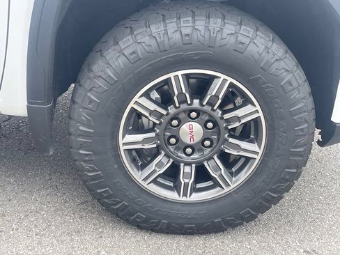 Used 2024 GMC Sierra 1500 AT4 w/ Technology Package AWD/4WD image 32