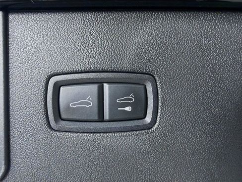 Used 2023 Porsche Cayenne Turbo S AWD/4WD image 28