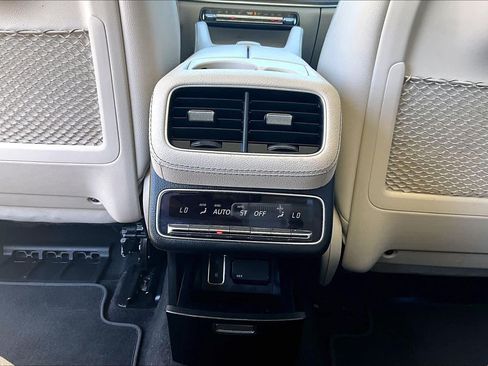 Used 2022 Mercedes-Benz GLS 450 4MATIC image 34