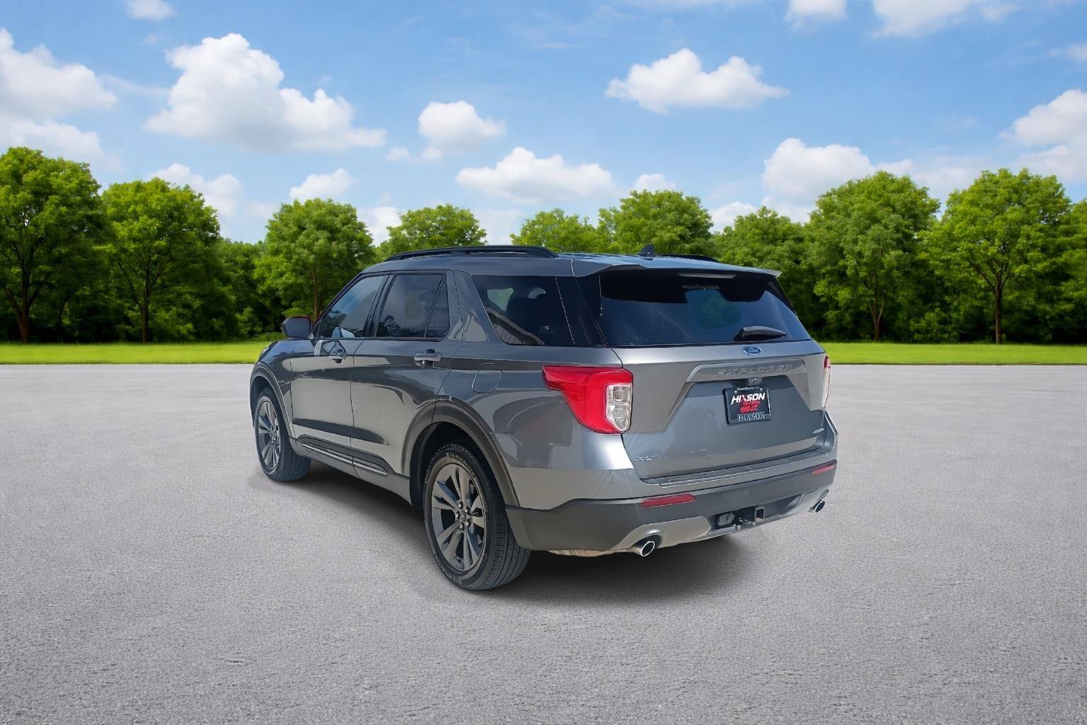 Used 2023 Ford Explorer XLT w/ Equipment Group 202A AWD/4WD image 5