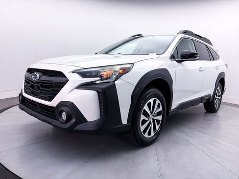 Used 2023 Subaru Outback Premium AWD/4WD image 12