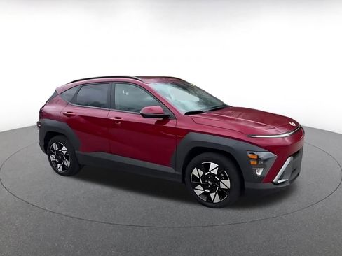 Used 2025 Hyundai Kona SEL image 2
