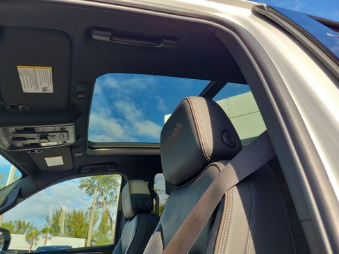 Used 2023 Chevrolet Tahoe High Country image 11