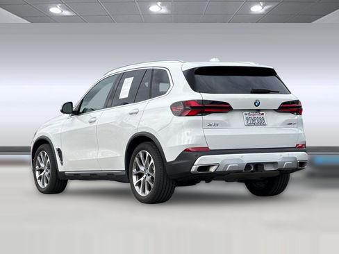 Used 2025 BMW X5 xDrive40i image 3