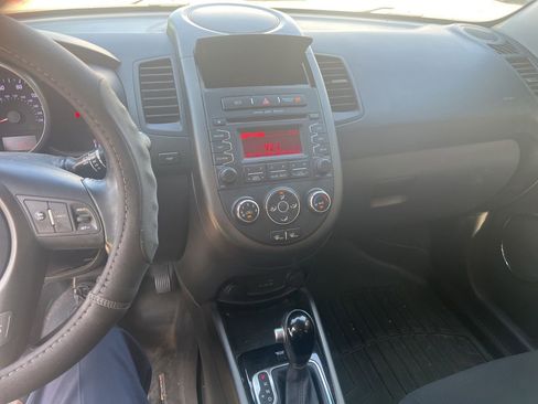 Used 2013 Kia Soul + FWD image 9