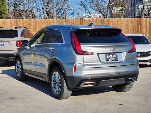 Used 2025 Cadillac XT4 Premium Luxury image 5