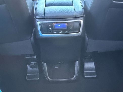 Used 2019 Toyota Highlander XLE image 16