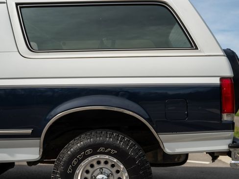 Used 1993 Ford Bronco XLT AWD/4WD image 31