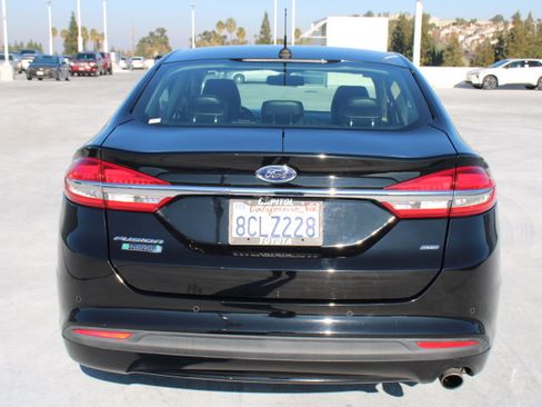 Used 2018 Ford Fusion Energi SE image 4