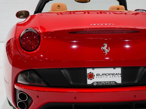 Used 2009 Ferrari California RWD image 34