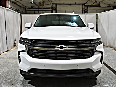 Used 2022 Chevrolet Tahoe RST w/ Luxury Package AWD/4WD image 2