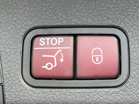 Certified 2025 Mercedes-Benz GLB 250 image 11