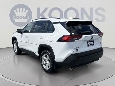 Used 2021 Toyota RAV4 XLE w/ Convenience Package AWD/4WD image 4