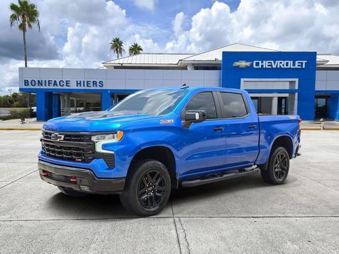 Used 2025 Chevrolet Silverado 1500 LT Trail Boss w/ Convenience Package II AWD/4WD image 2