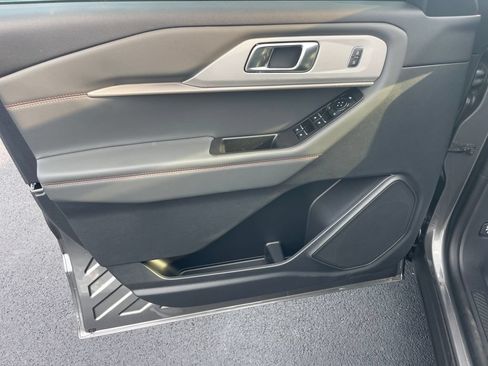 New 2026 Ford Explorer Active w/ Active Comfort Package RWD image 13