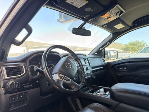 Used 2019 Nissan Titan SL w/ Midnight Edition RWD image 6