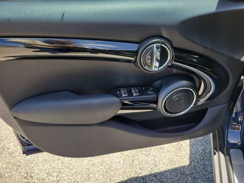 Used 2019 MINI Cooper 4-Door Hardtop w/ Signature Upholstery Package FWD image 17