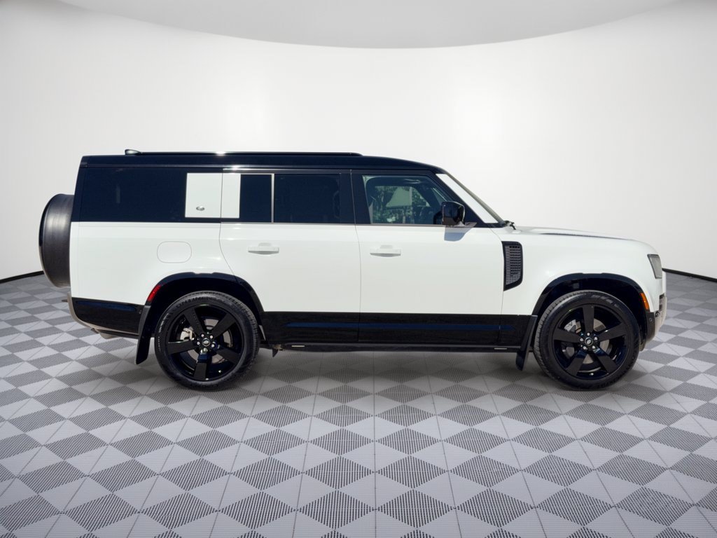 Used 2024 Land Rover Defender 130 X-Dynamic SE AWD/4WD image 8