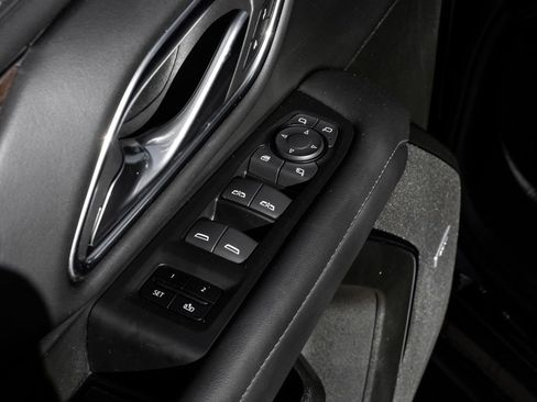 Used 2022 Chevrolet Suburban LT w/ Luxury Package image 46