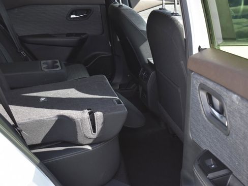 Used 2023 Nissan Rogue SV image 16