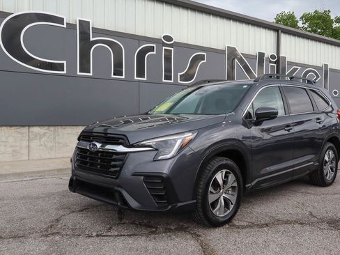 Used 2025 Subaru Ascent Premium AWD/4WD image 1