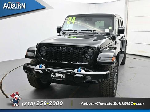 Used 2024 Jeep Wrangler High Altitude AWD/4WD image 3