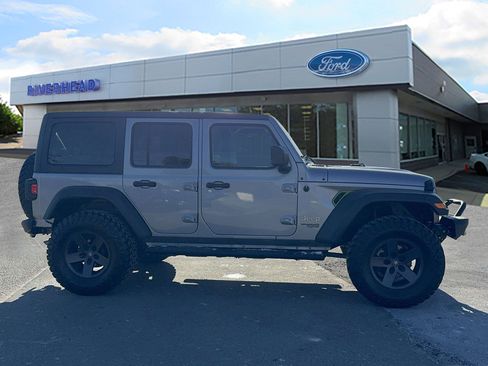 Used 2020 Jeep Wrangler Unlimited Sport S image 3