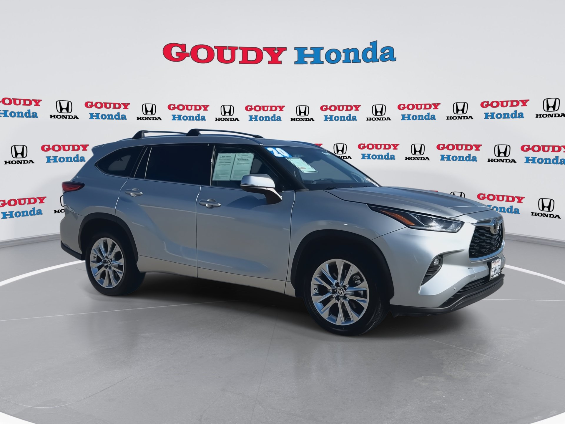 Used 2020 Toyota Highlander Limited FWD image 2