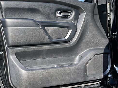 Used 2019 Nissan Titan SV w/ SV Convenience Package image 21