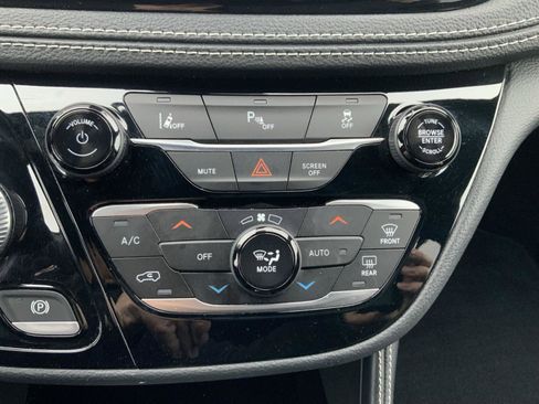 Used 2021 Chrysler Pacifica Limited w/ S Appearance Package image 47