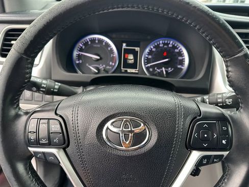 Used 2019 Toyota Highlander XLE image 31