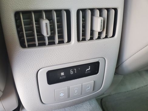 Used 2006 Cadillac DTS w/ Trunk Convenience Package image 28