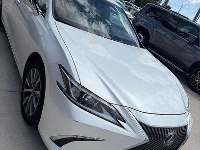 Used 2019 Lexus ES 350 w/ Accessory Package 2