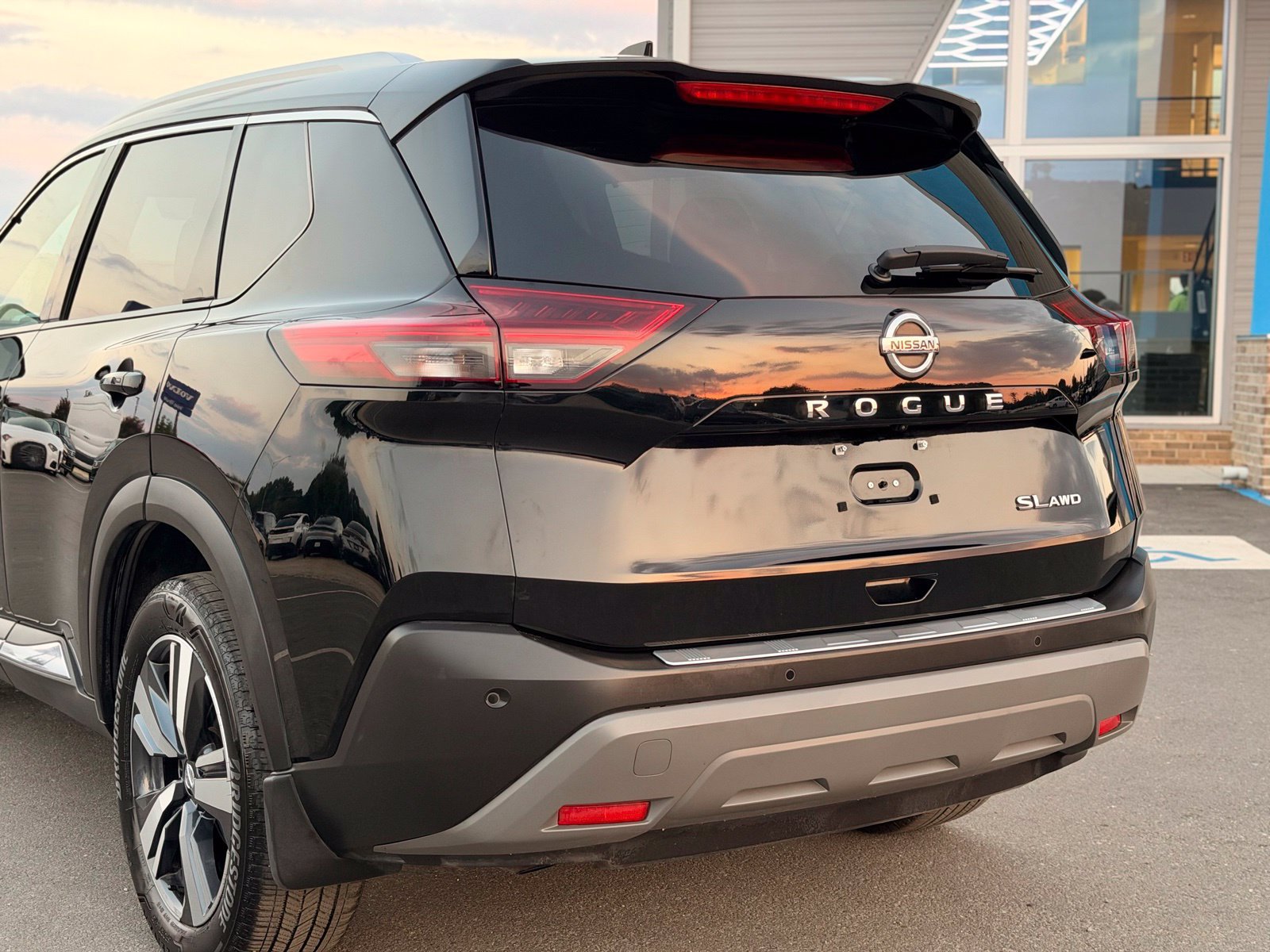 Used 2021 Nissan Rogue SL w/ Premium Package AWD/4WD image 5