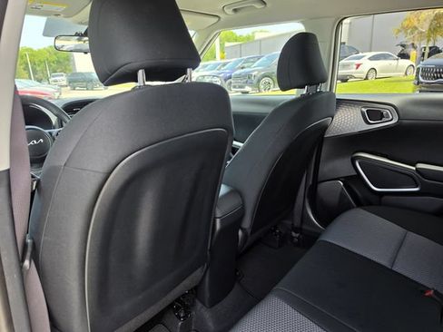 Certified 2025 Kia Soul LX w/ LX Technology Package FWD image 10