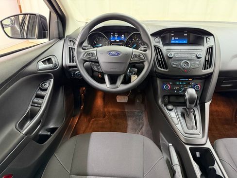 Used 2018 Ford Focus SE w/ SE Appearance Package image 26