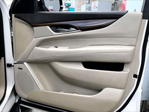 Used 2018 Cadillac Escalade Luxury image 22