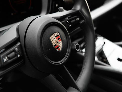 Certified 2025 Porsche Cayenne AWD/4WD image 19